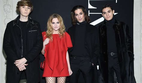 Måneskin is an italian rock band from rome, consisting of lead vocalist damiano david, bassist victoria de angelis, guitarist thomas raggi, and drummer ethan torchio. Måneskin, Damiano progetto da solista? La sua risposta lui