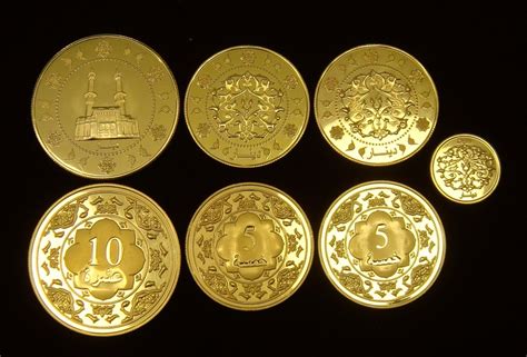 Namun kemudian penggunaan ringgit sebagai alat tukar resmi di indonesia dihapus dan hanya menggunakan rupiah. suke suki blueberry::....