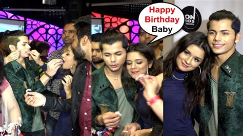 Siddharth Nigam And Avneet Kaur Cute Moment At Birthday Party 2019 Youtube