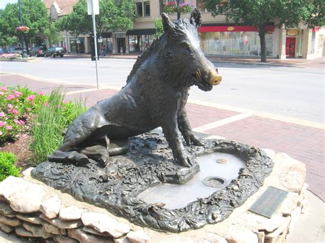 Etäisyys lentoasemien churchill airport (yyq), churchill ja kansas city international airport (mci), kansas city, mo välillä on 2163 kilometriä. File:Country Club Plaza, KC MO - statue 1.JPG - Wikimedia ...
