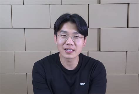 최근에는 많은 유튜버들이 잇따라 뒷광고 논란에 휩싸이기도 했다. 보겸, 뒷광고 논란 2달만 복귀 "광고비 돌려드리려 했는데 ...