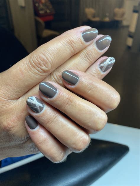 Determining which beauty business idea you want to launch is only the first step in officially becoming a beauty business owner. Gelnagels - Sense for Beauty