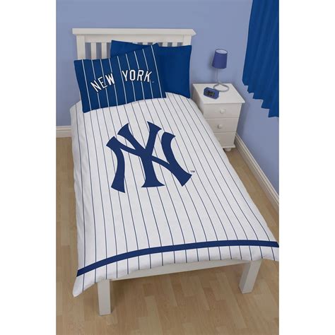 Choose from contactless same day delivery york yankees oakland raiders ohio state buckeyes oklahoma city thunder ole miss rebels oregon bedding sets comforter bedding sets coverlet bedding sets duvet cover bedding sets quilt. New York Yankees Childrens/Kids Reversible Twin Comforter ...