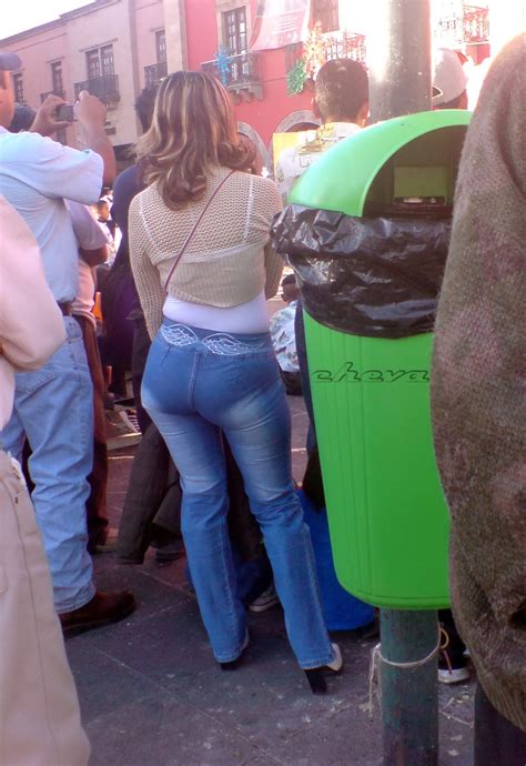 La broma de la viagrita. Sexy girls on the street, girls in jeans, spandex and ...