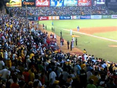 Hace un tiempo mientras observaba algunos niños jugar, el periodista frank jiménez notó que los infantes y jóvenes de ahora, por la influencia de la tecnología se apartaron de la forma tradicional de. Juegos De Baseball Hoy En Republica Dominicana - Baseball Poster