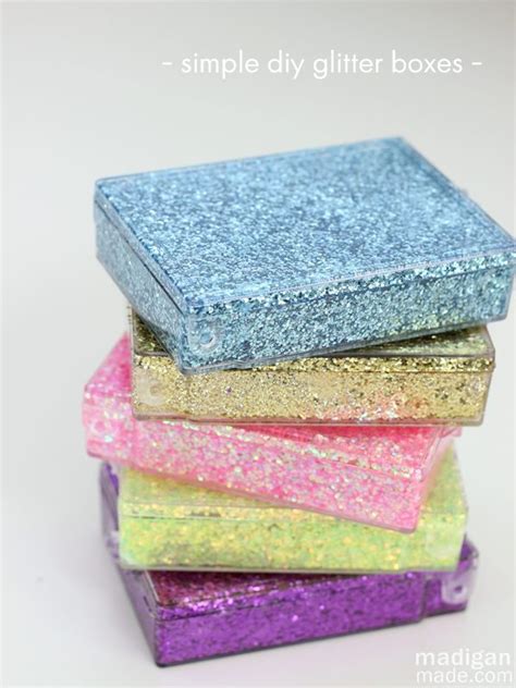 Cut a piece of card stock to match the size of your blank card. Sparkly DIY Projects for Glitter Lovers