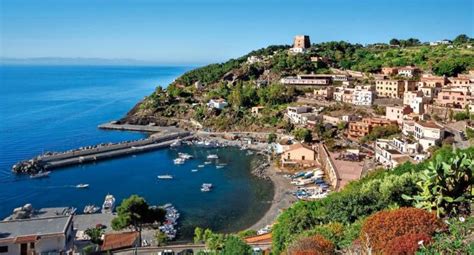 Ustica is a small italian island in the tyrrhenian sea. Ustica e la sua Area marina protetta | Italia UE Blog