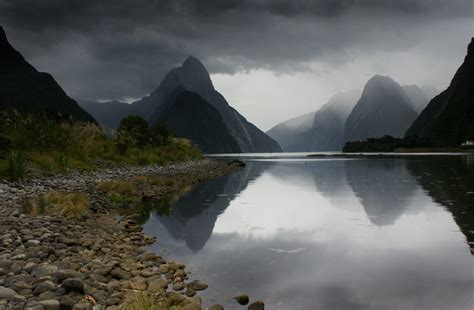 Rain Approaching Milford Sound New Zealand One Of Milford Flickr