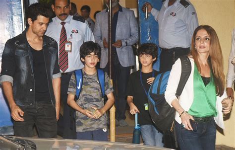 Жизнь не может быть скучной! Hrithik Roshan attends Hrehaan and Hridhaan's school ...