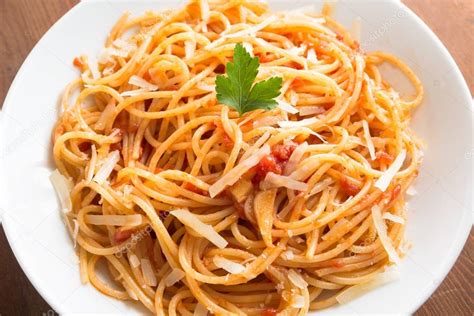 En cambio, si la comida será tipo finger food, se recomienda hacerla cocida golpe en un banco de lanús: Imágenes: plato de espaguetis | Plato Espaguetis Con Salsa ...