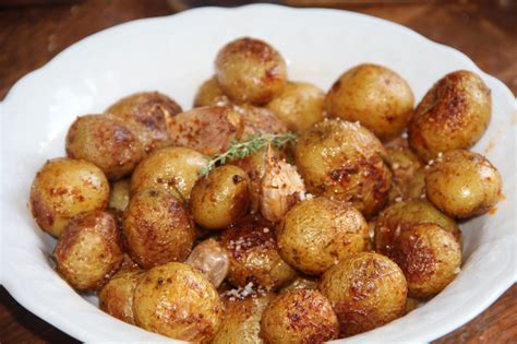 POMMES DE TERRE GRENAILLE ROTIES AU FOUR