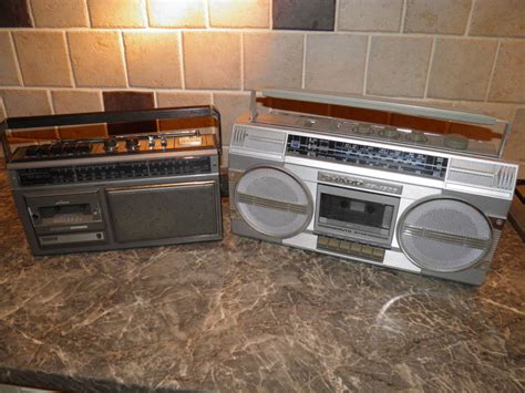 2 Vintages Radios Sharp Gf 4500 Boombox En Philips Catawiki