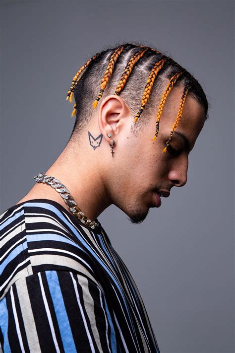 El cantante puertorriqueño rauw alejandro está presentando su nuevo sencillo algo mágico, en el que incorpora sonidos del género urbano con influencias del house y pop contemporáneo, informó este jueves sony music. RAUW ALEJANDRO: "Siempre trato de mantener mi esencia en ...