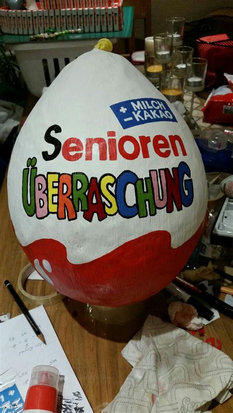 Traditionell findet das fegen auf einer domtreppe statt, heutzutage sind der fantasie keine grenzen gesetzt (quelle: Senioren Überraschungsei | Kleine geschenke basteln ...