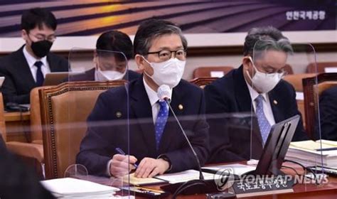 변창흠 국토교통부 장관 모시고 자세한 내용 알아보겠습니다. 분상제 아파트 가격 상승에 변창흠 "안타깝게 생각…제도개선 ...