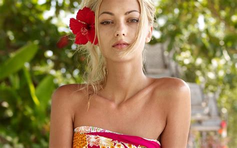 Masaüstü Kadınlar Model Sarışın Uzun Saç Kırmızı Fotoğraf Elbise Moda Saç çiçek Kişi