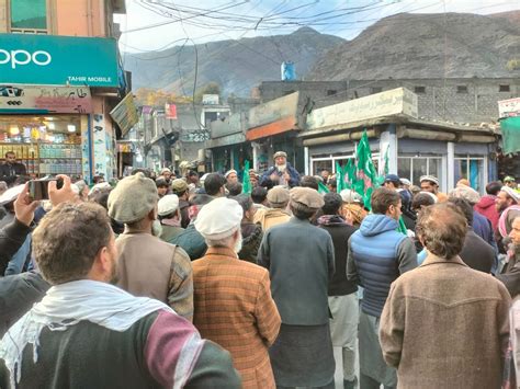 Chitral Times پاکستان مسلم لیگ ن چترال کےزیراہتمام چترال ٹاوں میں احتجاجی مظاہرہ،سرکاری