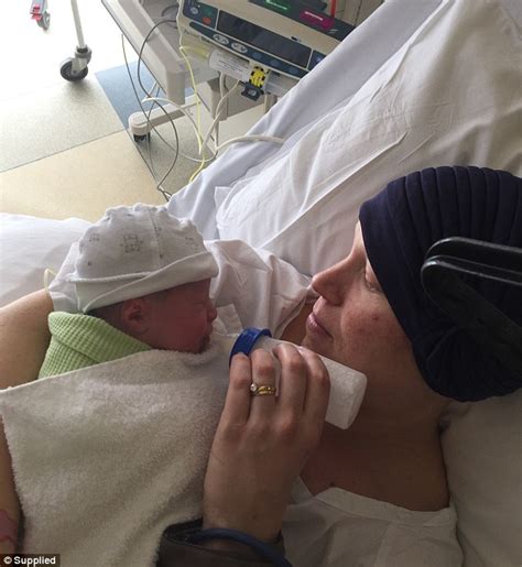 Melbourne Mother Gives Birth After Being Diagnosed With Aggressive Cancer Daily Mail Online