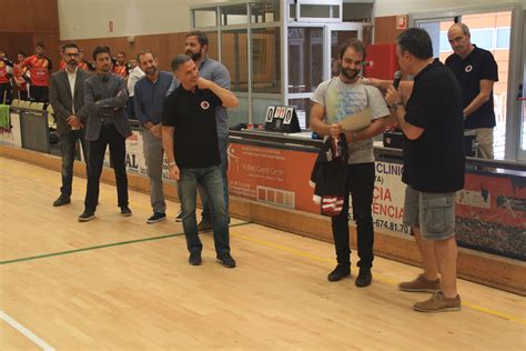 Si recuperes la pilota a la teva meitat de camp tens 10 segons per passar a camp contrari, si la recuperes a camp contrari i tornes a. El Patí Hoquei Club presenta els 28 equips i l'Escola d ...