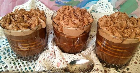 El postre de hoy es muy conocido por la mayoría de la gente, pues aparece en las cartas de cuando lo estén, ponemos el resto de la nata en una manga, y decoramos los vasitos con un copete de nata. Tarta de galletas y chocolate en vasitos | Postres Fáciles ...