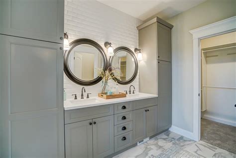 What kind of accessories do you use in a farmhouse bathroom? Farmhouse chic master bathroom with double sink and tile ...