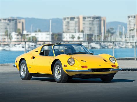 È una casa automobilistica italiana fondata da enzo ferrari nel 1947 a maranello in provincia di modena. 1972 Ferrari Dino 246 GTS | Arizona 2014 | RM Sotheby's