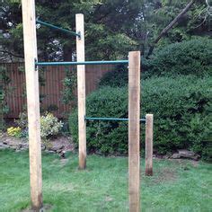 This diy pull up bar doesn't need a doorway and can serve as a work out station for additional exercises. DIY 3 pull up bar outdoor #sportsOutdoorFitness | Outdoor ...