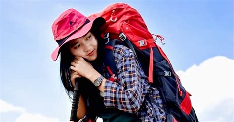 Tips Mendaki Gunung Bagi Wanita Pemula Ala Seven Summiteers