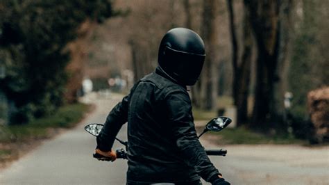 That enables a smart riding experience to users. Download wallpaper 1920x1080 motorcyclist, motorcycle ...