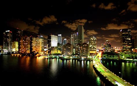 壁紙 マイアミ、都市の夜、高層ビル、川、橋、照明、アメリカ 3840x2160 Uhd 4k 無料のデスクトップの背景 画像