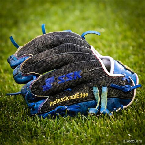 What Pros Wear Javier Baez Ssk One Piece Mesh Glove