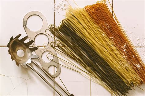 Also kuchen mit einem loch in der mitte. Warum hat die Spaghetti-Kelle ein Loch in der Mitte?