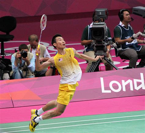 Lee chong wei encourait jusqu'à 2 ans de suspension ce qui l'aurait empêché d'espérer participer aux jeux olympiques 2016. File:Lee Chong Wei Prepares To Smash.jpg - Wikimedia Commons