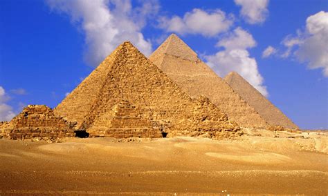 It is suggested that the christmas pyramid is a predecessor of the christmas tree. Pyramiden von Gizeh: Fakt & Fiktion | reisereporter.de