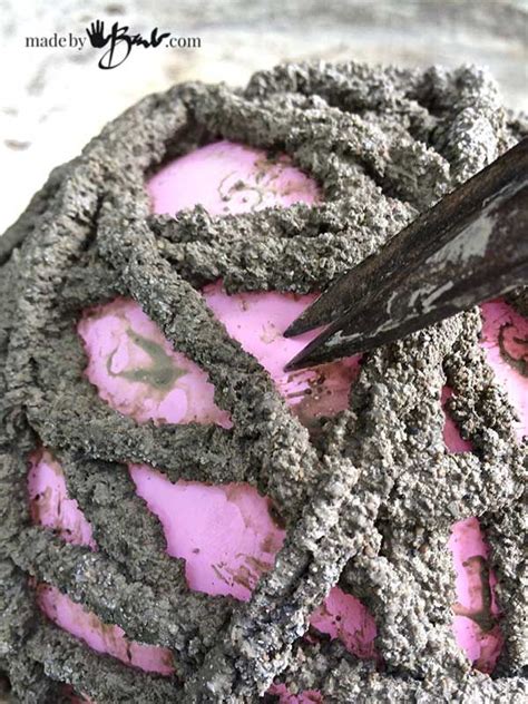 Winter Planter Snowman DIY - Made by Barb - make cement & yarn orbs