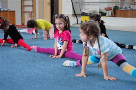 gimnasia para niños de 7 a 8 años ejercicios un conjunto de ejercicios complejo deportivo