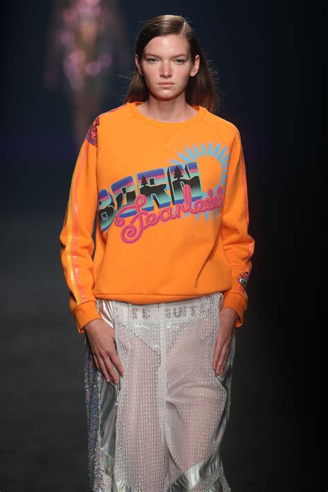 Según el ministerio de turismo, se movilizaron más de 12 millones de personas. Desfile de Custo Barcelona - Mercedes-Benz Fashion Week ...