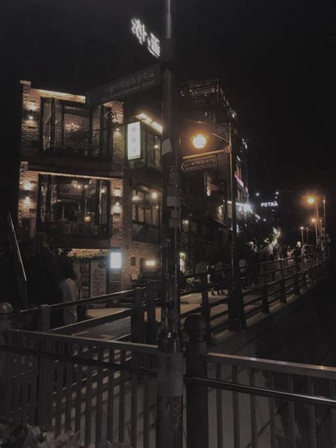 Lihat ide lainnya tentang fotografi, gambar, fotografi potret. #Seoul #korea #aestethic #street #city #night #itaewon # ...
