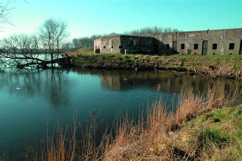 Terdekat in a sentence and translation of terdekat in english dictionary with audio pronunciation by dictionarist.com. Stelling van Amsterdam - Eerstewereldoorlog.nu