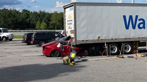 Tesla Slams Into Rear Of A Parked Semi Truck At I 75 Rest Stop Wfla