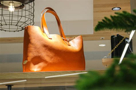 Slow Authentic Goods Store Yokohama Slow スロウ 公式サイト 革製のバッグ、財布 等の製造販売