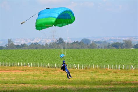 Parachute Landing Stock Photos Pictures And Royalty Free Images Istock