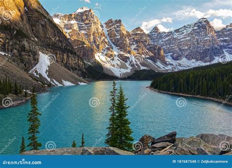 Moraine Lake Scenic Panorama Landscape Blue Water Mountain Peaks