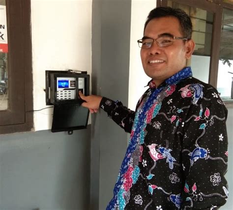 Para guru juga punya keresahan sendiri soal kondisi ini. Absen Elektronik (FingerPrint) dan Disiplin Guru - GusNdol