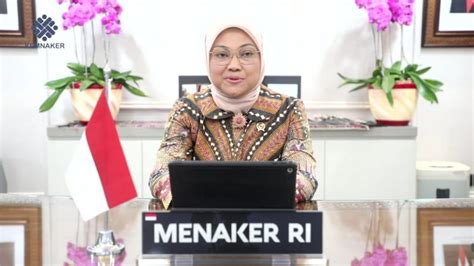Upacara pemberkatan daun palma dilaksanakan. Minggu Palma Tahun 2021 - Warga emas diberi vaksin Sinovac ...
