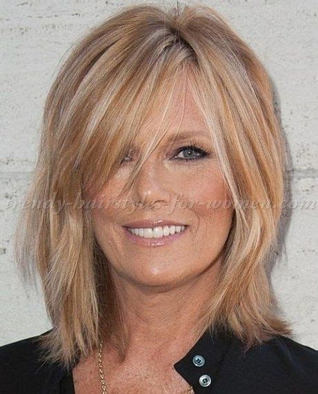 13 Fantastic Shoulder Length Hairstyles For 50 And Over