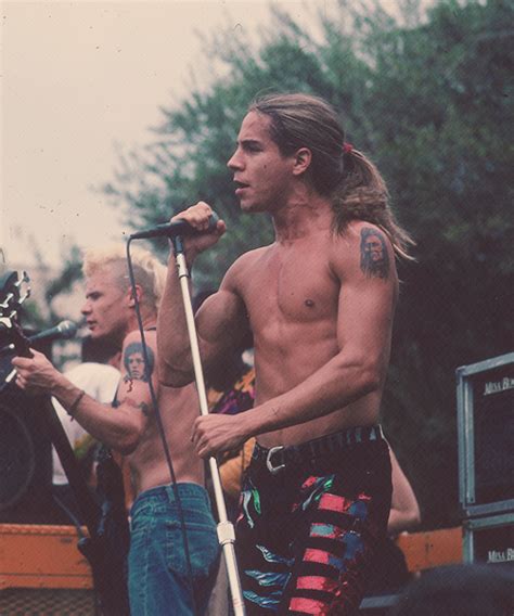Anthony kiedis is the lead singer of the red hot chili peppers. Image result for anthony kiedis young | Red hot chili ...