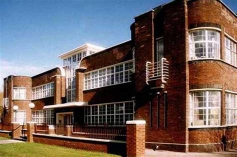Take a stroll through the history of american houses, from the colonial era to the modern age. 1930s architecture - Google Search Kingsway Health Centre ...