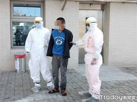 © 由 中時新聞網 提供 中央流行疫情指揮中心24日凌晨發聲明，撤銷金門縣政府「搭乘民用航空器抵達金門航空站之旅客應配合實聯制、接受新冠肺炎快. 快訊／泳圈+保麗龍偷渡金門!陸男上岸39.1度 快篩結果出爐 | ETtoday生活新聞 | ETtoday新聞雲