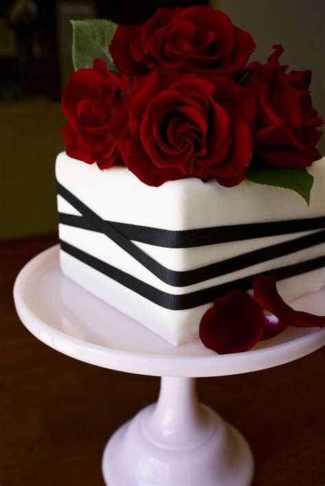 The 40th wedding anniversary is the ruby wedding. BAKESHOPmarie: red roses anniversary cake | Cake, Cake ...